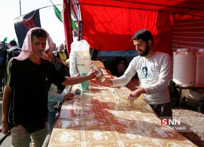 دانشجویان شریف در مرز مهران پذیرای زائران اربعین حسینی می شوند