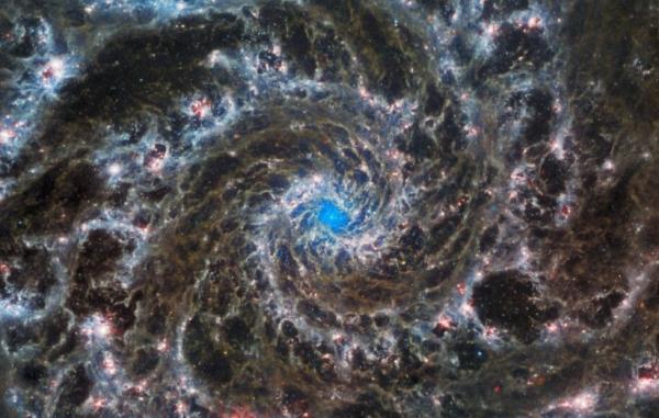 قلب کهکشان فانتوم در تصویر تماشایی تلسکوپ جیمز وب آشکار شد