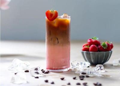 2 طرز تهیه آیس لته توت فرنگی در 4 مرحله به روش کافی شاپی