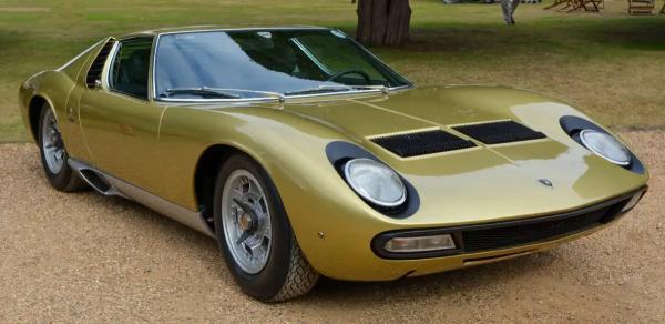 رازِ لامبورگینی میورا؛ چگونه تیمی از مهندسانِ جوان به صورتِ مخفیانه و در شب، اولین سوپر اسپرتِ موتورِ وسطِ دنیا را ساختند؟